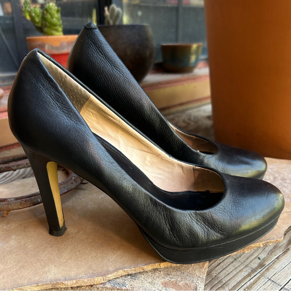 Black Banana Republic Platform Leather Pumps EUC Size 7